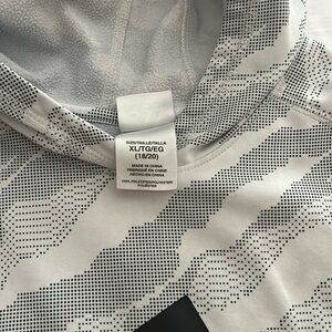 Get boys Adidas sweatshirt 18-20 size